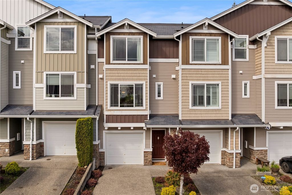 Photo of 15720 Manor Way #E3, Lynnwood, WA 98087 (MLS # 2384288)