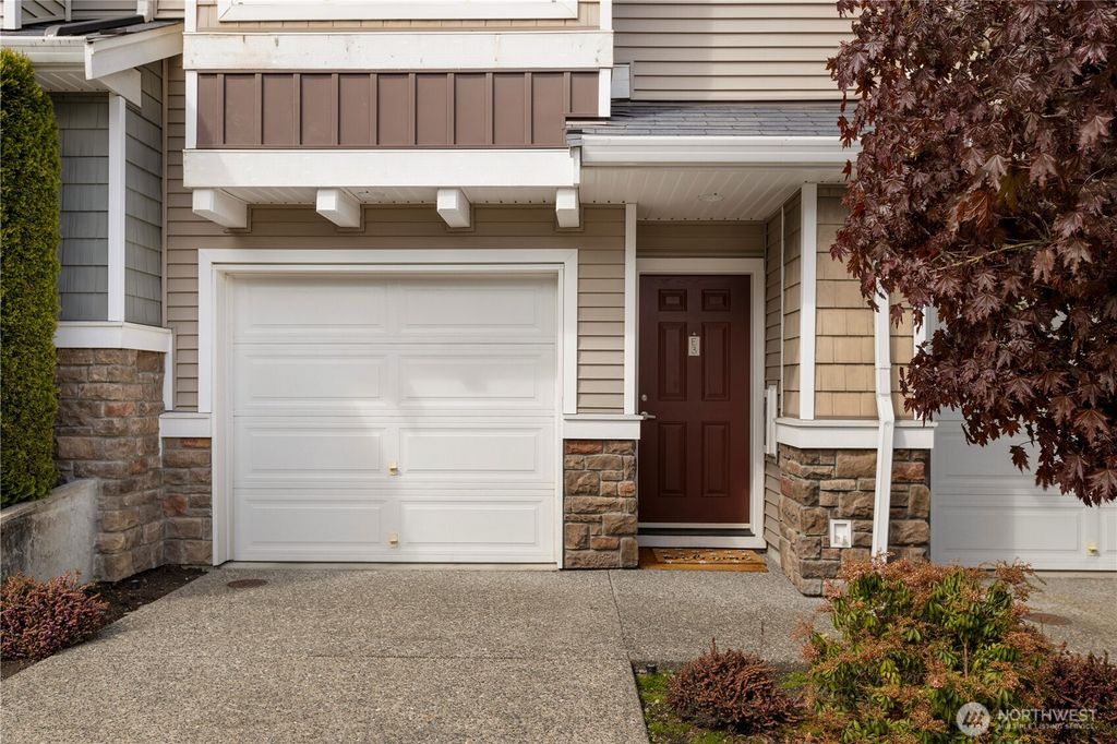 Photo of 15720 Manor Way #E3, Lynnwood, WA 98087 (MLS # 2384288)