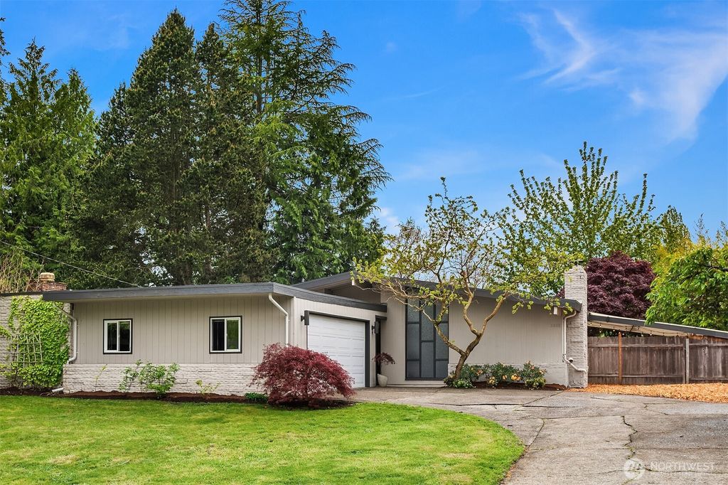 Photo of 3865 80th Avenue SE, Mercer Island, WA 98040 (MLS # 2363471)