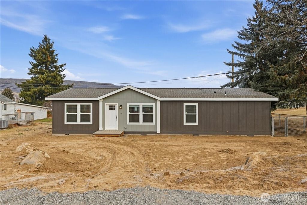 Photo of 112 Washington Place, Electric City, WA 99123 (MLS # 2472549)