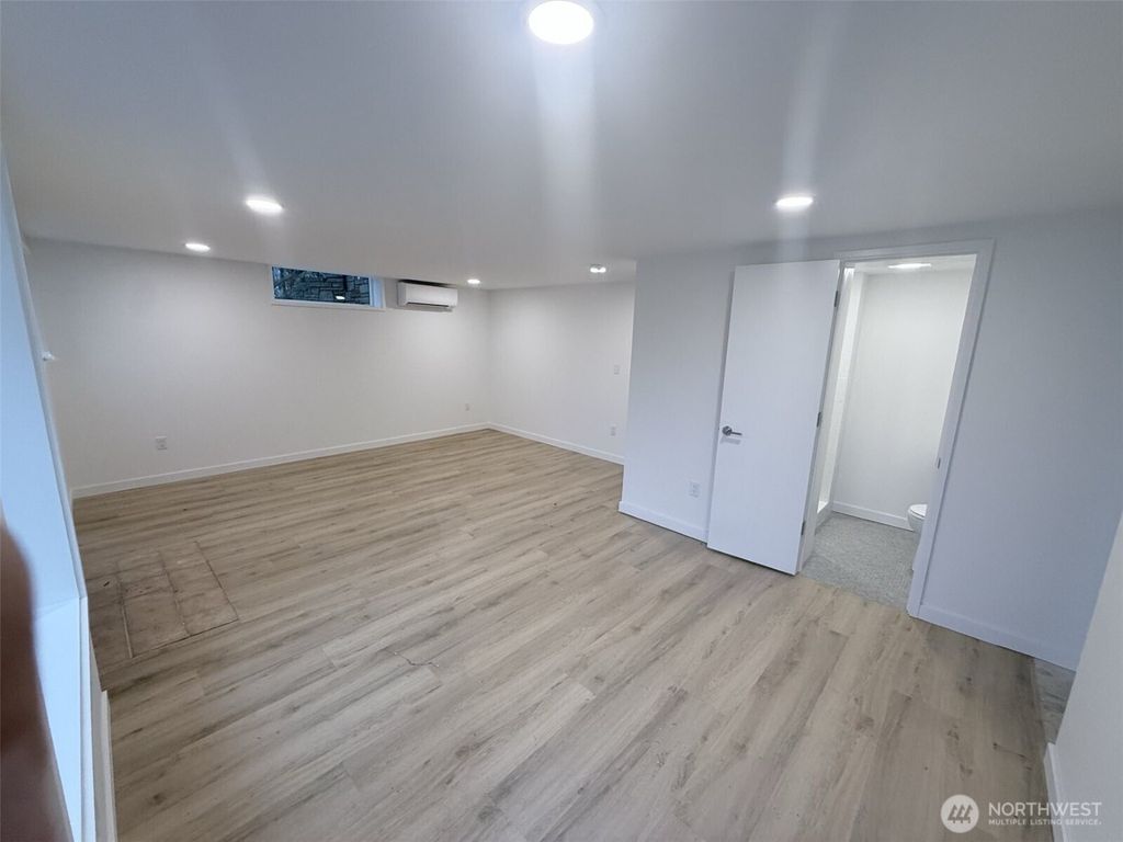 Photo of 13936 4th Avenue SW #B, Burien, WA 98166 (MLS # 2461374)