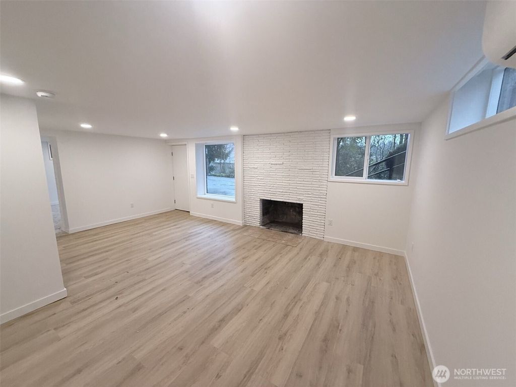 Photo of 13936 4th Avenue SW #B, Burien, WA 98166 (MLS # 2461374)