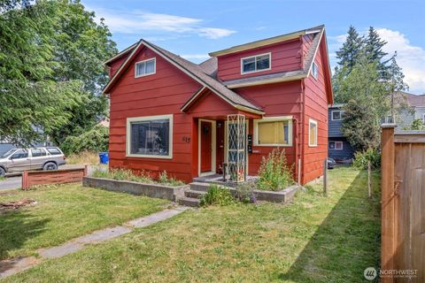 Photo of 615 E Myrtle Street, Bellingham, WA 98225 (MLS # 2411319)