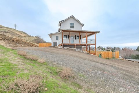 Photo of 1900 Cumbo Court, Wenatchee, WA 98801 (MLS # 2459250)