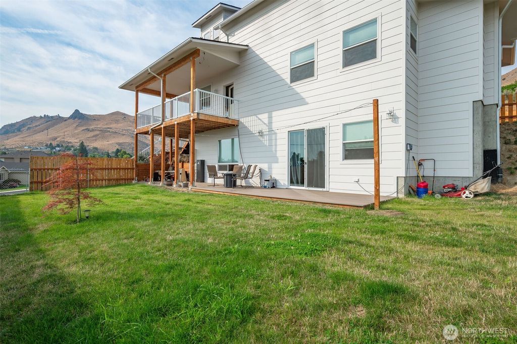 Photo of 1900 Cumbo Court, Wenatchee, WA 98801 (MLS # 2459250)