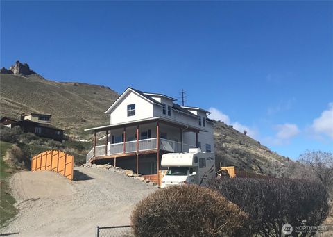 Photo of 1900 Cumbo Court, Wenatchee, WA 98801 (MLS # 2459250)