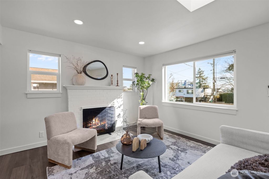 Photo of 940 N 89th Street, Seattle, WA 98103 (MLS # 2487707)