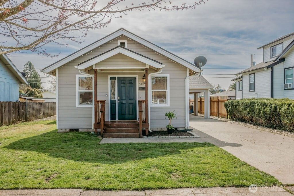 Photo of 3025 Florida Street, Longview, WA 98632 (MLS # 2496965)