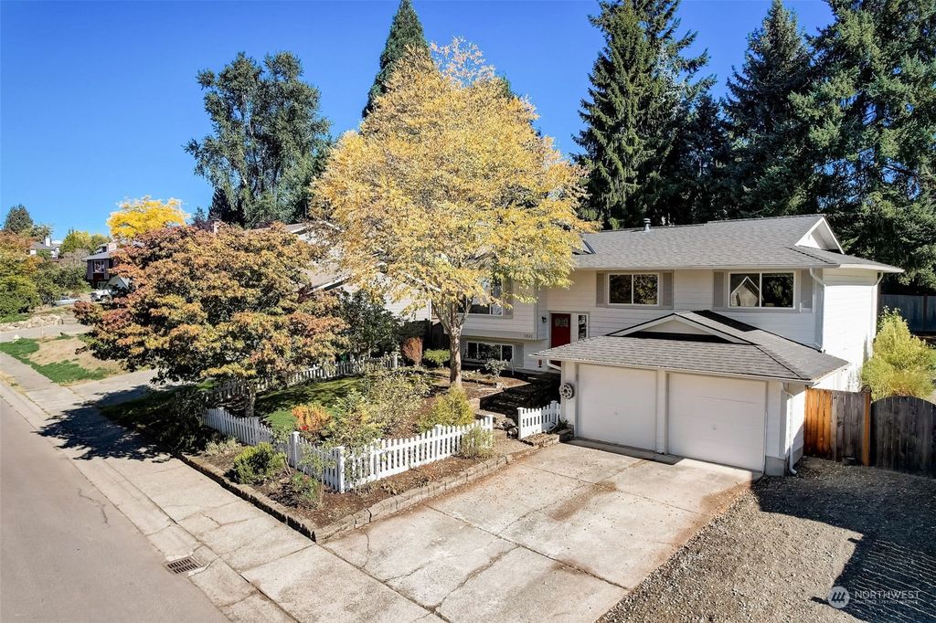 Photo of 13522 131st Avenue NE, Kirkland, WA 98034 (MLS # 2166876)