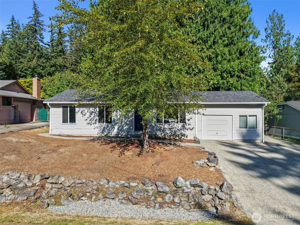 Photo of 936 210th Avenue NE, Sammamish, WA 98074 (MLS # 2528760)