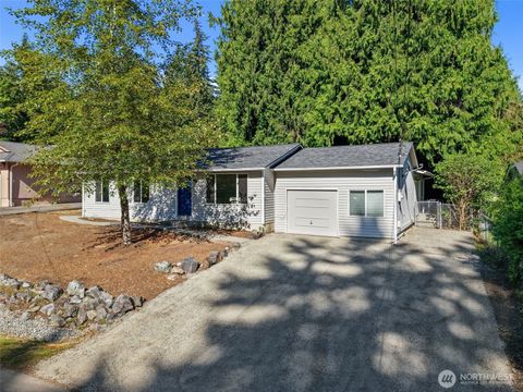Photo of 936 210th Avenue NE, Sammamish, WA 98074 (MLS # 2528760)