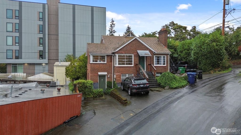 Photo of 9716 Greenwood Avenue N, Seattle, WA 98103 (MLS # 2513983)