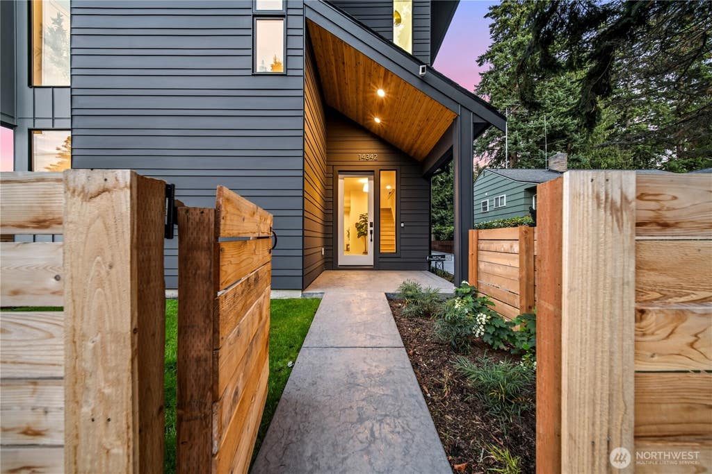Photo of 14342 Bagley Avenue N, Seattle, WA 98133 (MLS # 2574800)