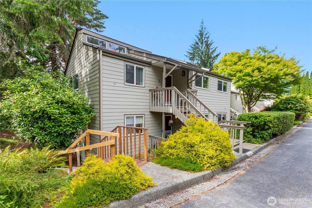 Photo of 3 Barnview Court #1, Bellingham, WA 98229 (MLS # 2552823)
