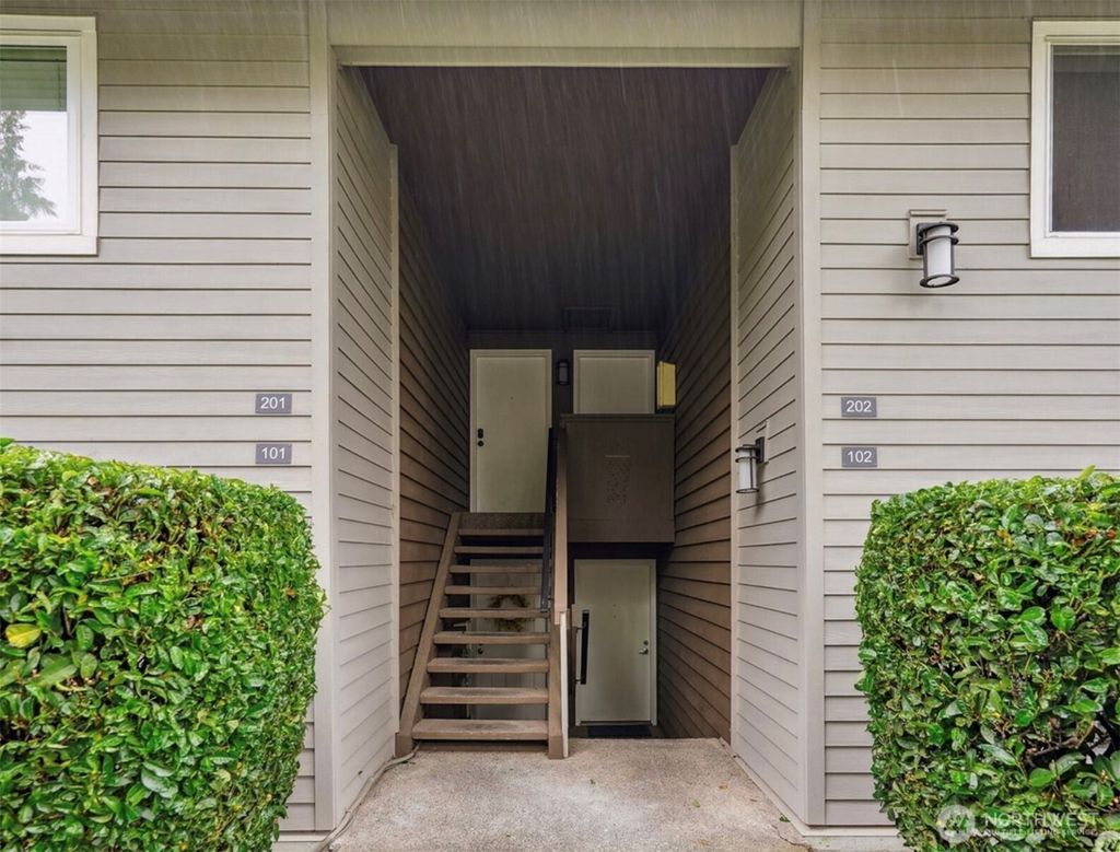 Photo of 921 130th Street SW #H201, Everett, WA 98204 (MLS # 2510434)