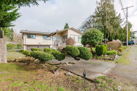 Photo of 1412 Sheridan Road, Bremerton, WA 98310 (MLS # 2479069)
