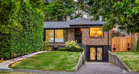 Photo of 4706 48th Avenue NE, Seattle, WA 98105 (MLS # 2584046)