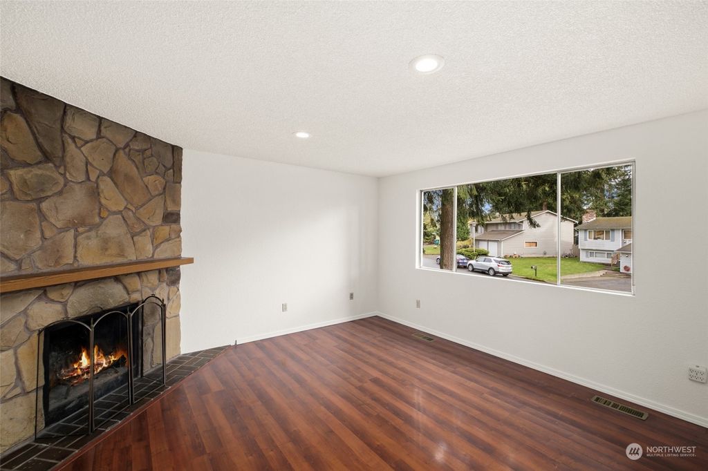Photo of 830 S 326th Street, Federal Way, WA 98003 (MLS # 2220526)
