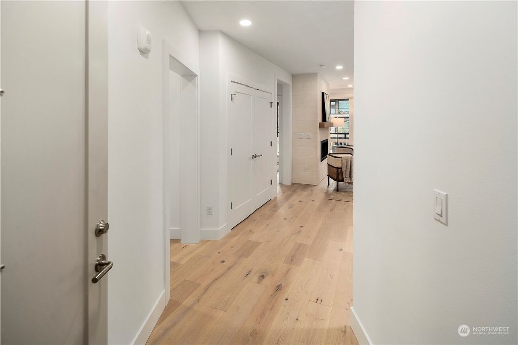 Photo of 317 5th Avenue #204, Kirkland, WA 98033 (MLS # 2186102)