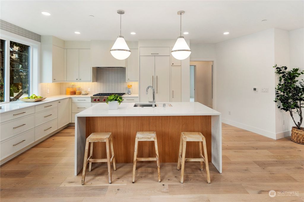 Photo of 317 5th Avenue #204, Kirkland, WA 98033 (MLS # 2186102)