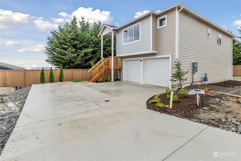Photo of 6871 43rd Street NE, Marysville, WA 98270 (MLS # 2140484)