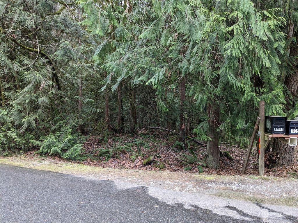 Photo of 17940 W Spring Lake Drive SE, Renton, WA 98058 (MLS # 2037213)