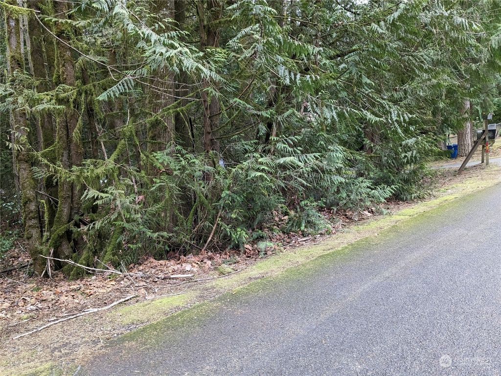 Photo of 17940 W Spring Lake Drive SE, Renton, WA 98058 (MLS # 2037213)