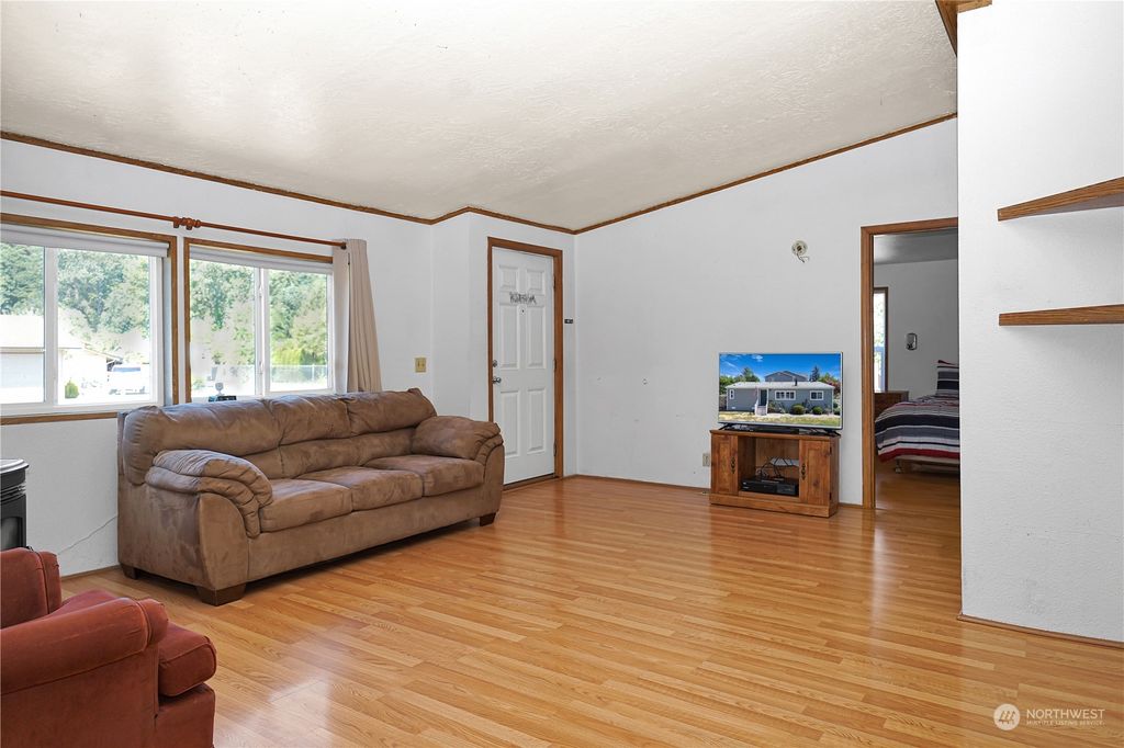 Photo of 202 Algona Boulevard N, Algona, WA 98001 (MLS # 2146889)