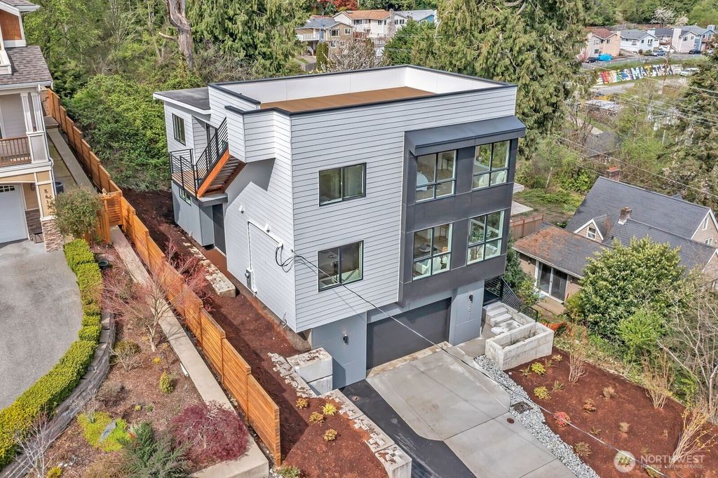 Photo of 5611 SW 30th Avenue, Seattle, WA 98126 (MLS # 2357925)