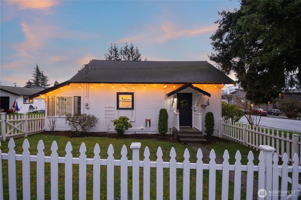 Photo of 1815 4th Street, Snohomish, WA 98290 (MLS # 2348923)