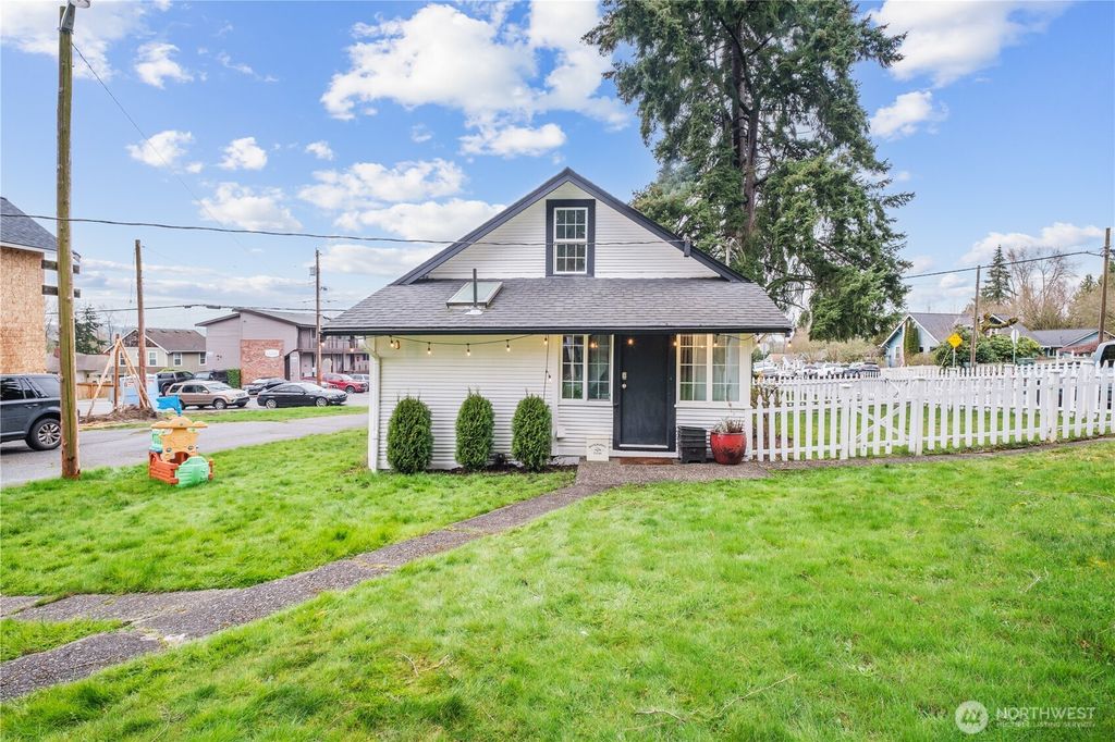 Photo of 1815 4th Street, Snohomish, WA 98290 (MLS # 2348923)