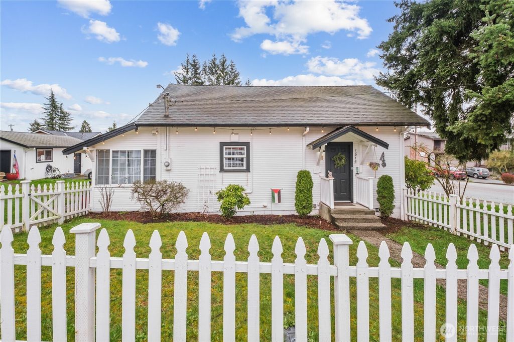 Photo of 1815 4th Street, Snohomish, WA 98290 (MLS # 2348923)