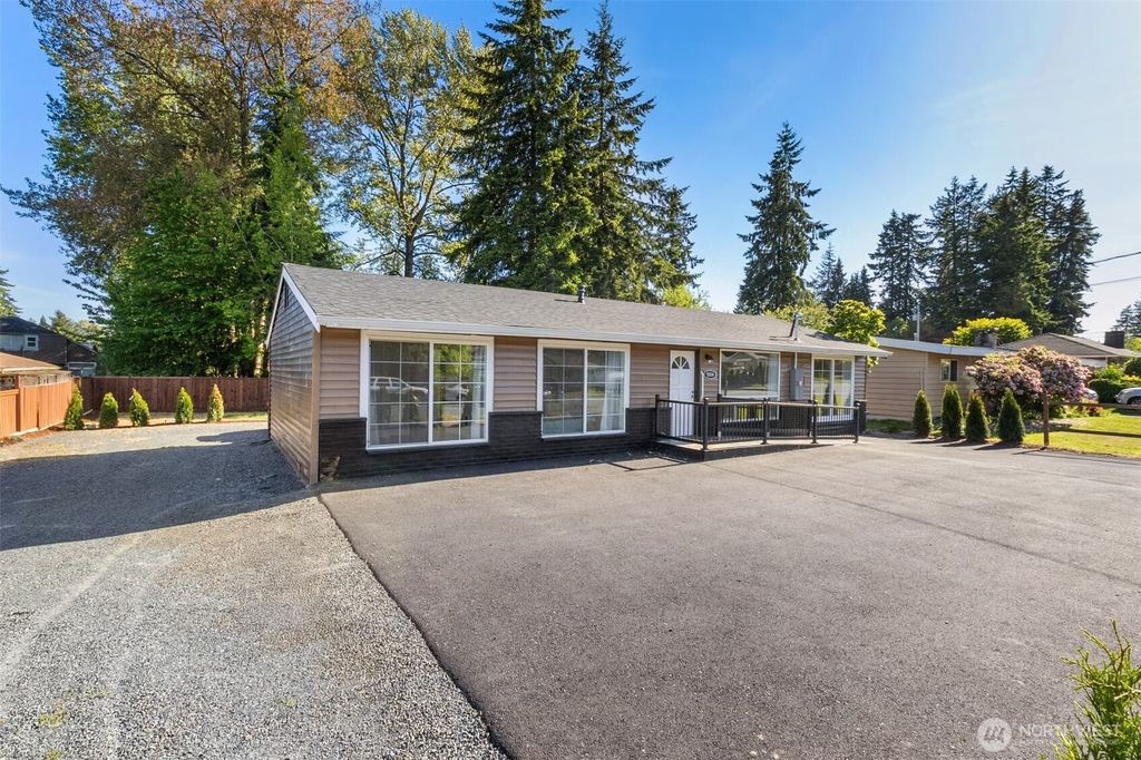 Photo of 5004 188th Street SW, Lynnwood, WA 98037 (MLS # 2546548)
