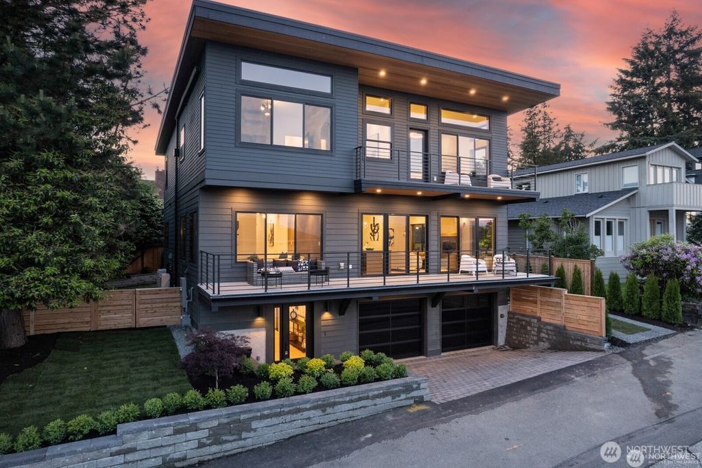 Photo of 4956 NE 65th Street, Seattle, WA 98115 (MLS # 2340115)