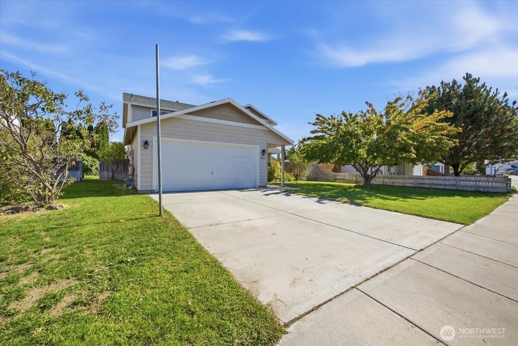 Photo of 4617 Muris Lane, Pasco, WA 99301 (MLS # 2593288)