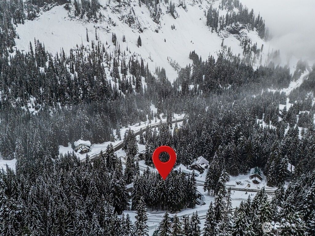 Photo of 5 St Anton Strasse, Snoqualmie Pass, WA 98045 (MLS # 2351792)