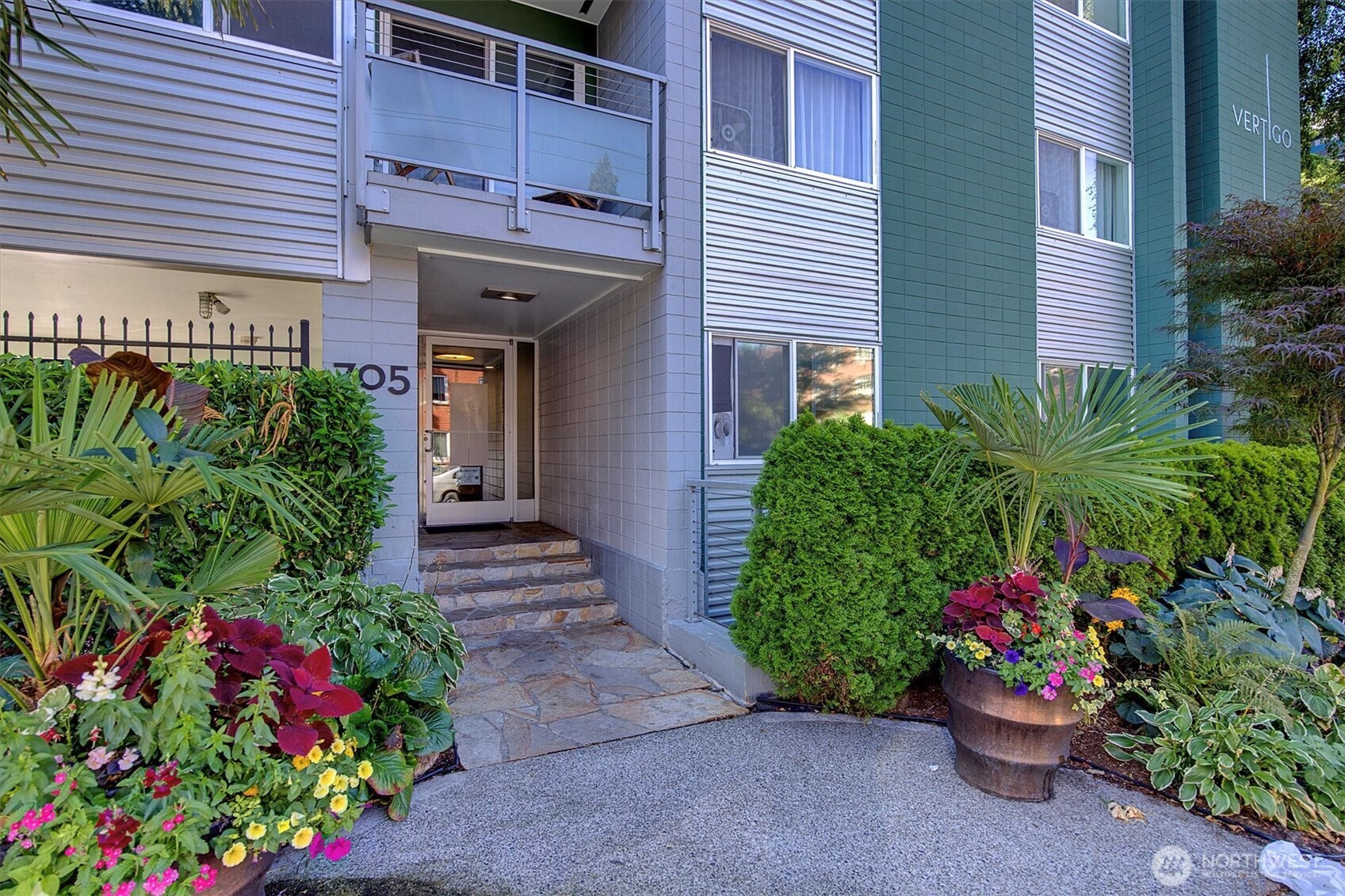 705 E Republican Street 506