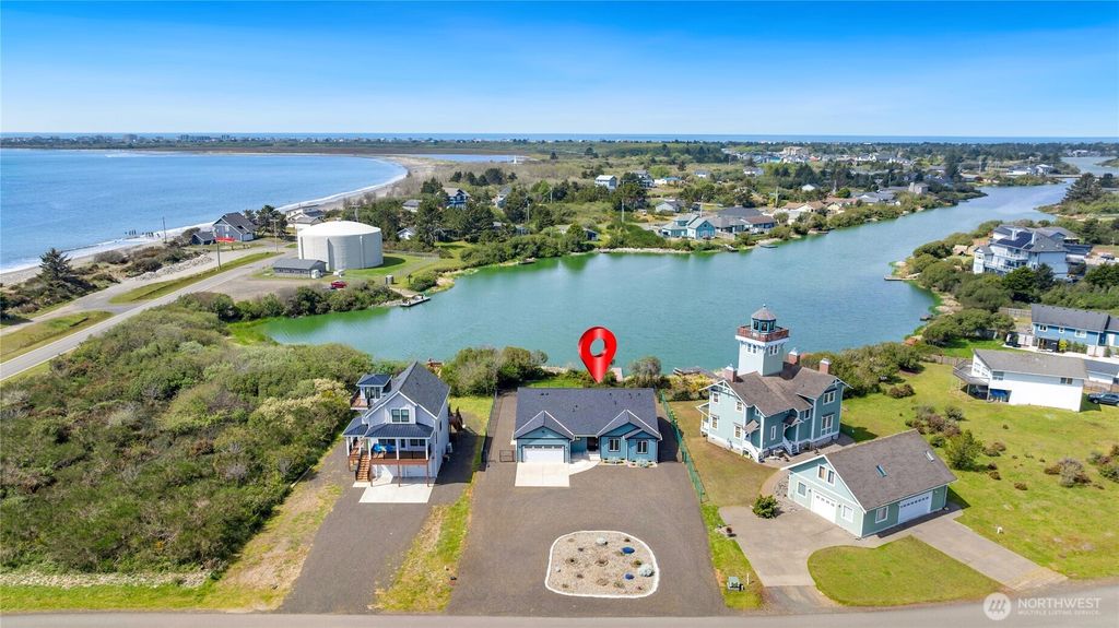 Photo of 1019 Wawona Avenue SE, Ocean Shores, WA 98569 (MLS # 2517383)