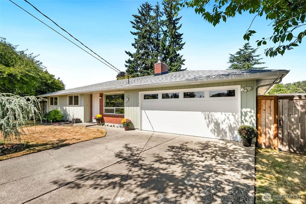 Photo of 2011 8th Avenue SE, Puyallup, WA 98372 (MLS # 2574749)