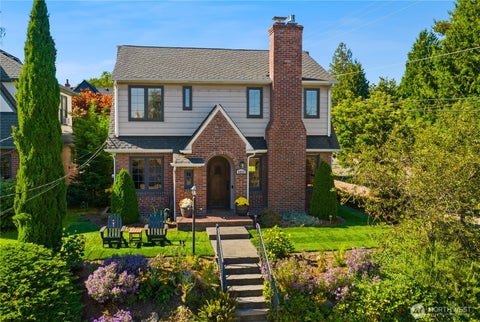 Photo of 6857 32nd Avenue NE, Seattle, WA 98115 (MLS # 2585712)