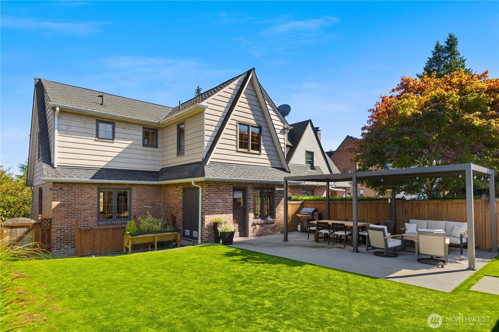 Photo of 6857 32nd Avenue NE, Seattle, WA 98115 (MLS # 2585712)