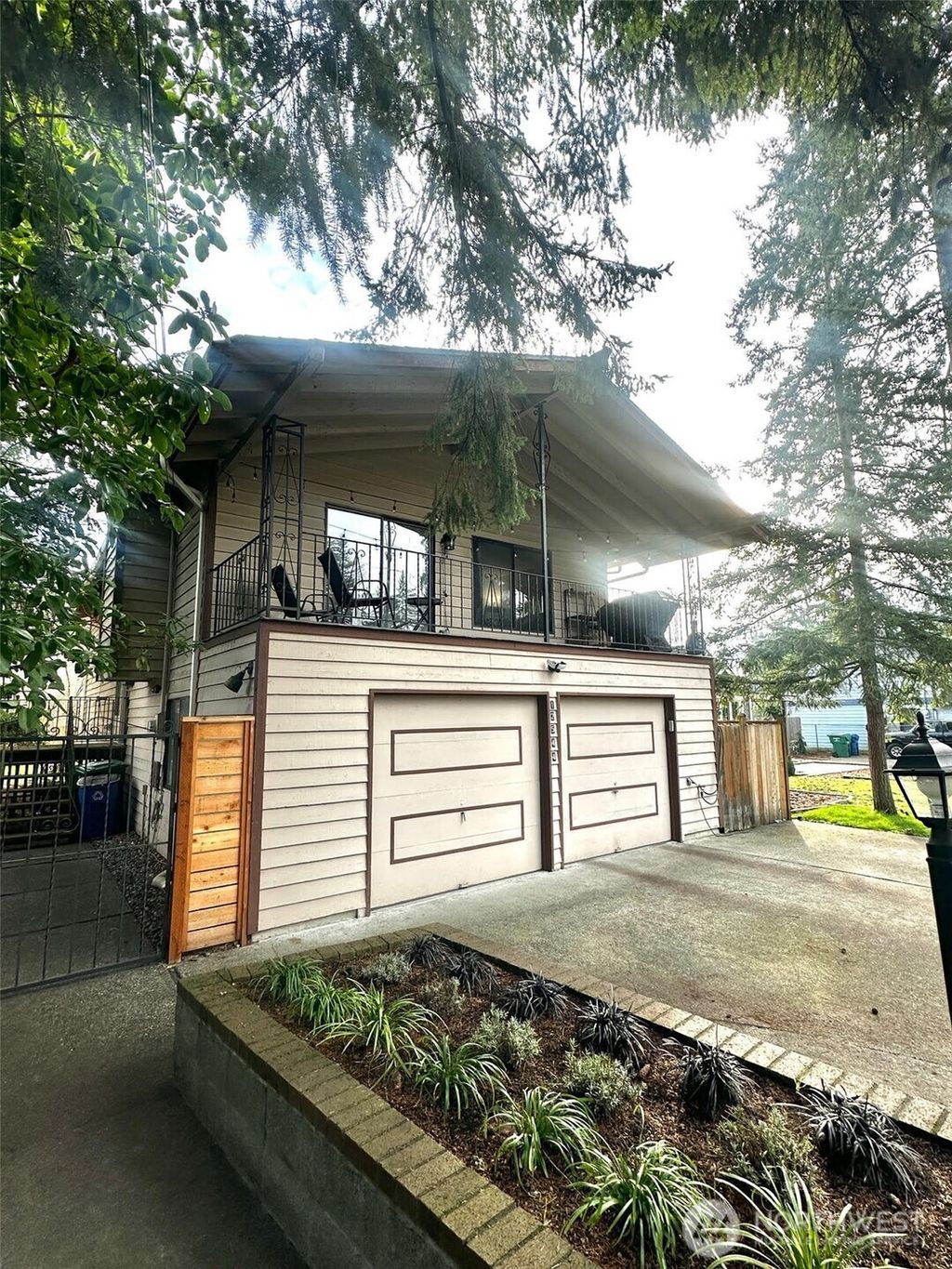Photo of 12544 25th Avenue SE, Seattle, WA 98125 (MLS # 2521679)