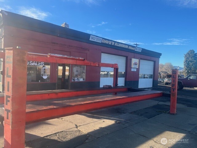 500 W University Way