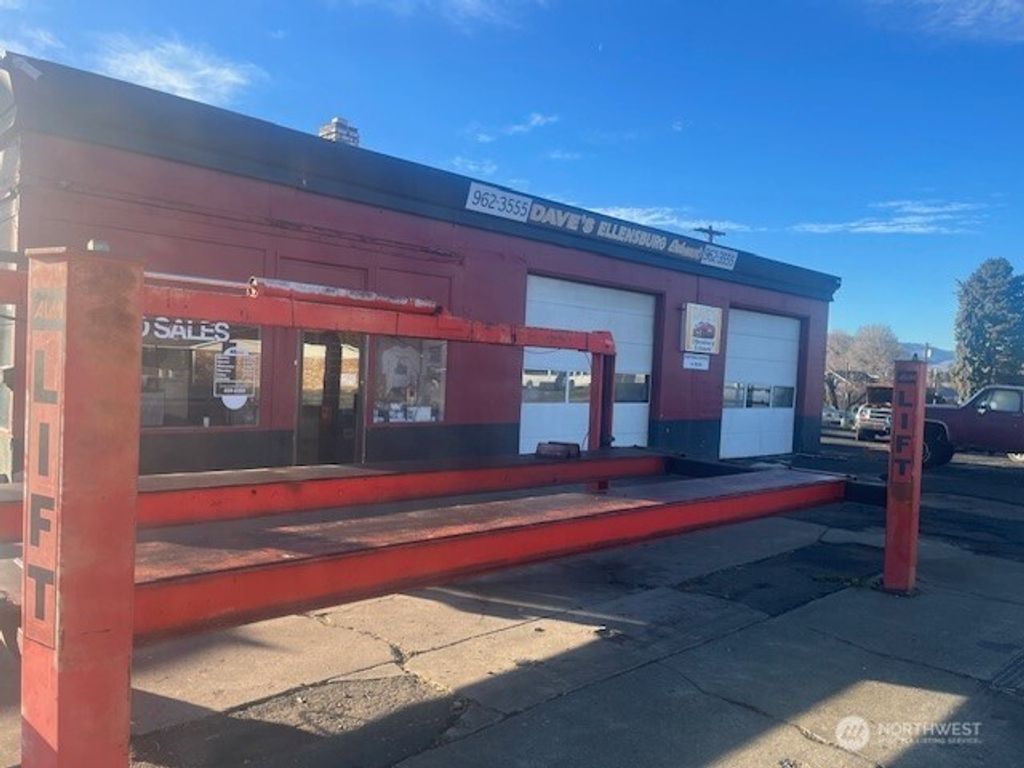 Photo of 500 W University Way Way, Ellensburg, WA 98926 (MLS # 2460848)