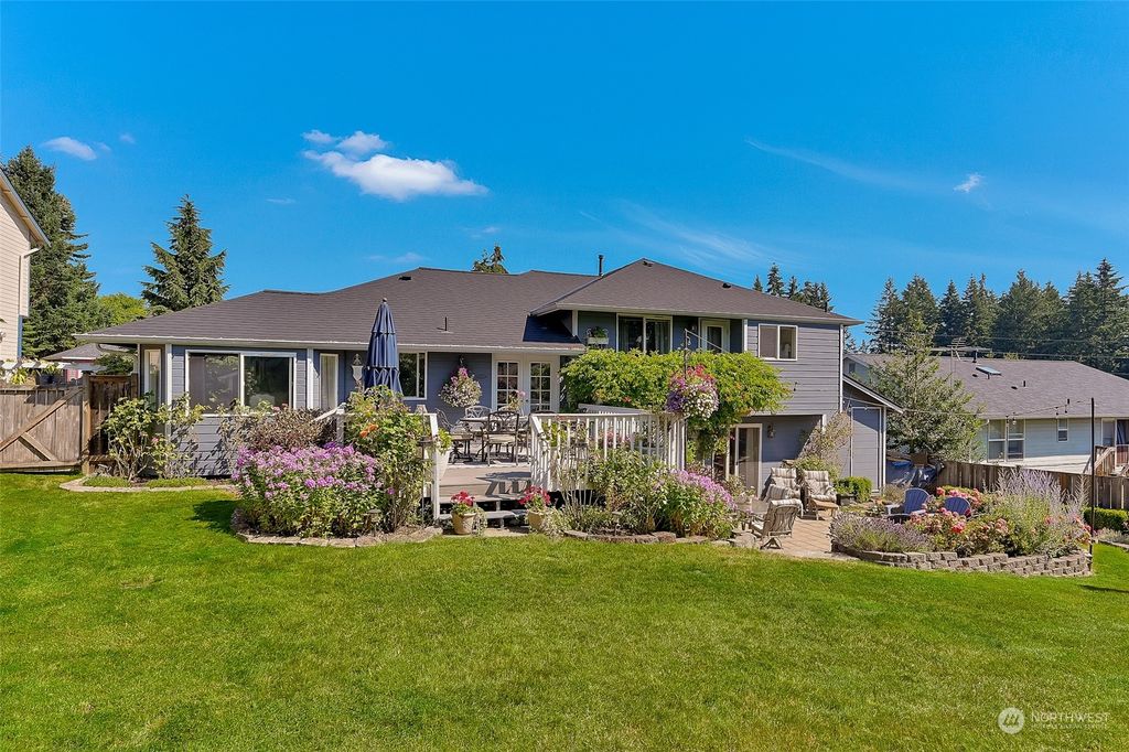 Photo of 830 181st Place SW, Lynnwood, WA 98037 (MLS # 2206558)