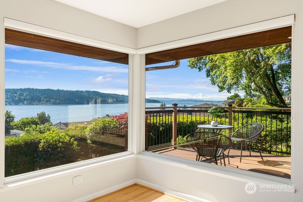 Photo of 4006 NE 161st Street, Lake Forest Park, WA 98155 (MLS # 1995583)
