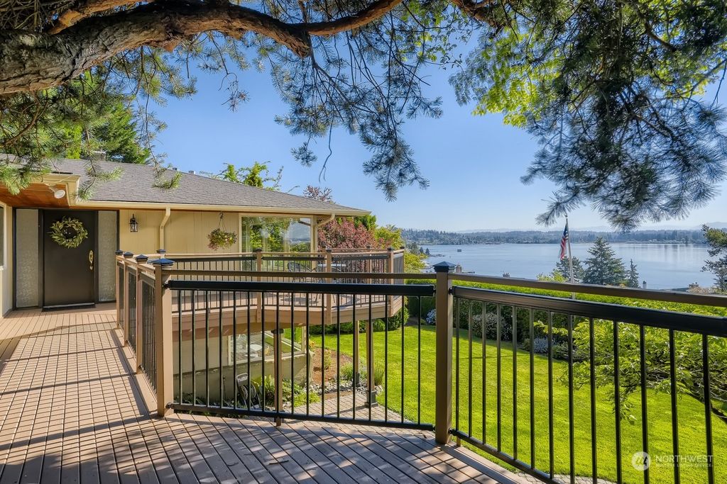 Photo of 4006 NE 161st Street, Lake Forest Park, WA 98155 (MLS # 1995583)