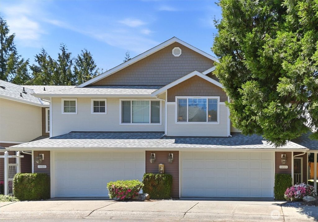 Photo of 1405 NE 166th Court #16, Shoreline, WA 98155 (MLS # 2531748)