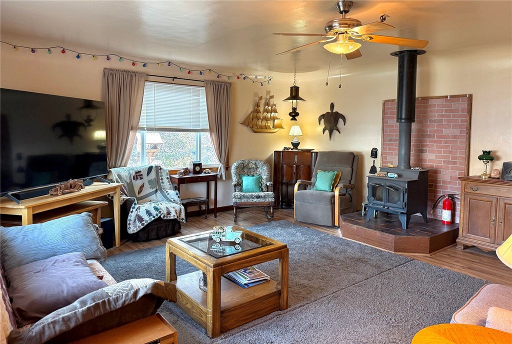 Photo of 309 W 3rd St ST, Lind, WA 99341 (MLS # 2599973)