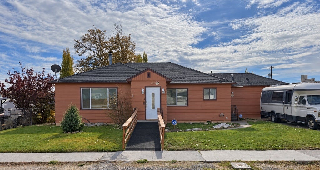 Photo of 309 W 3rd St ST, Lind, WA 99341 (MLS # 2599973)